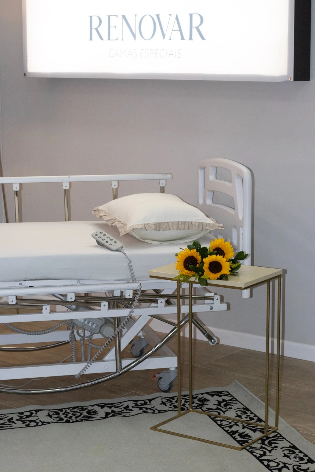 Quarto com lençóis claros
